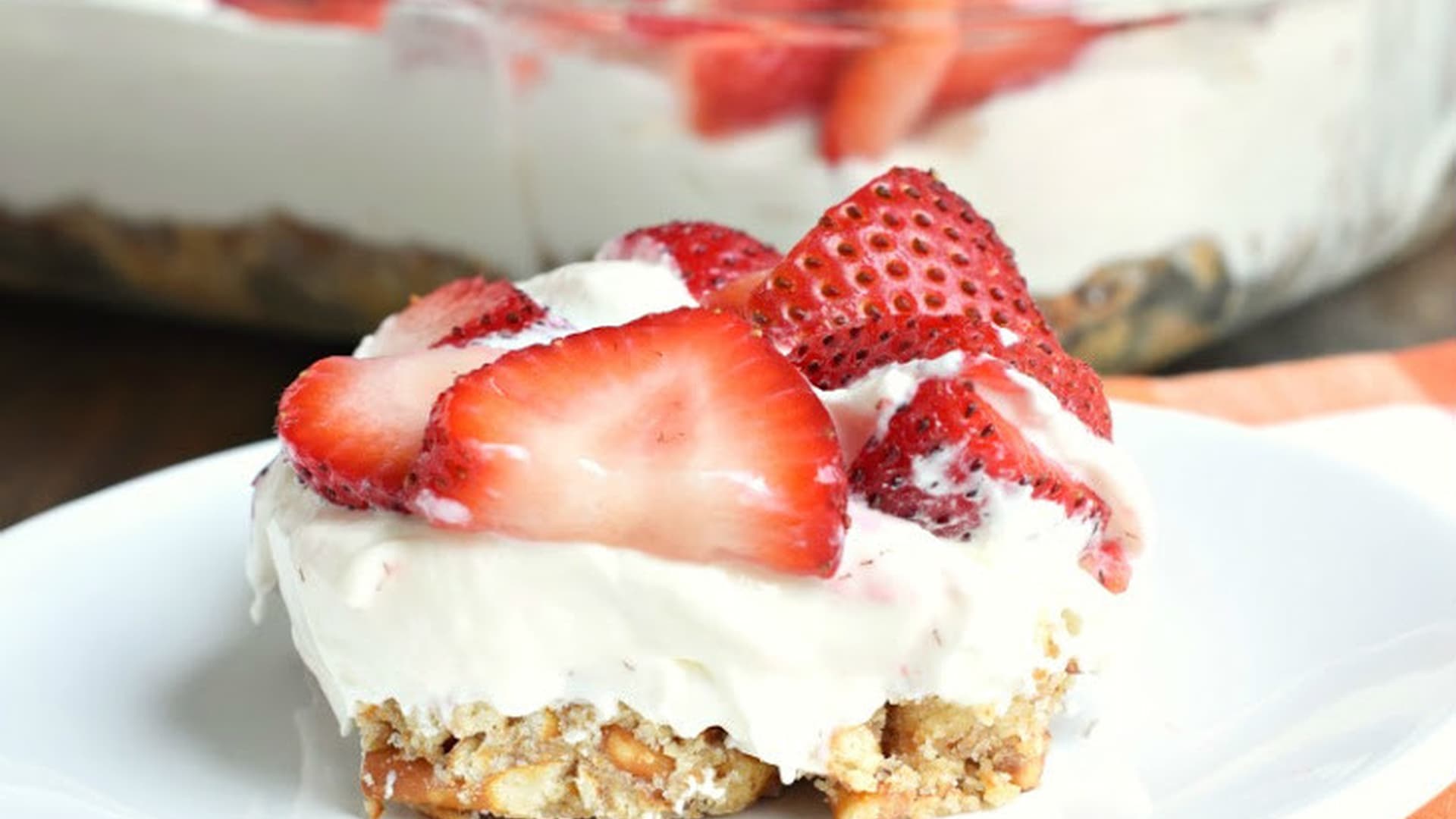 Strawberry Pretzel Bars