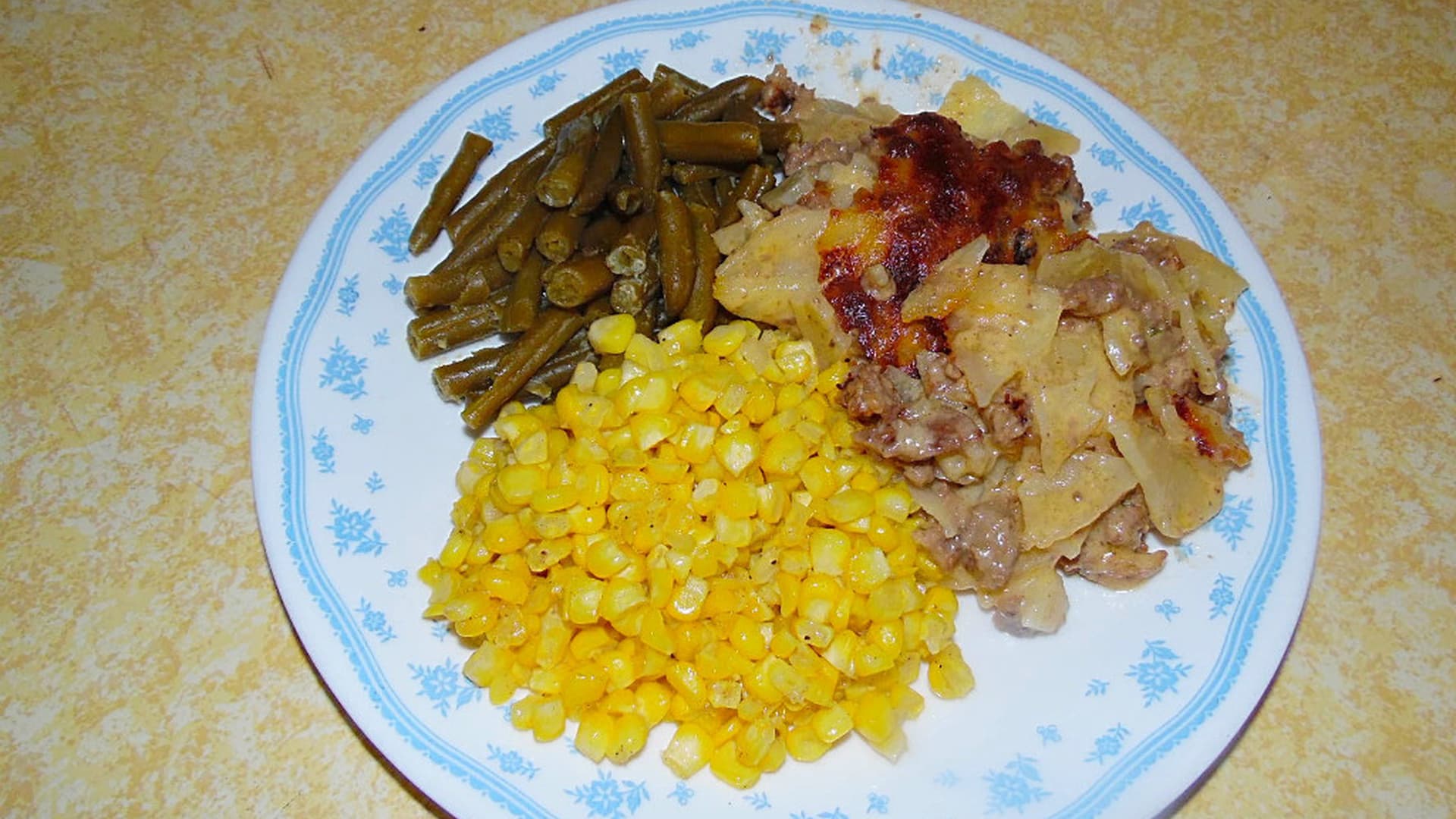 Au gratin potatoes with hamburger