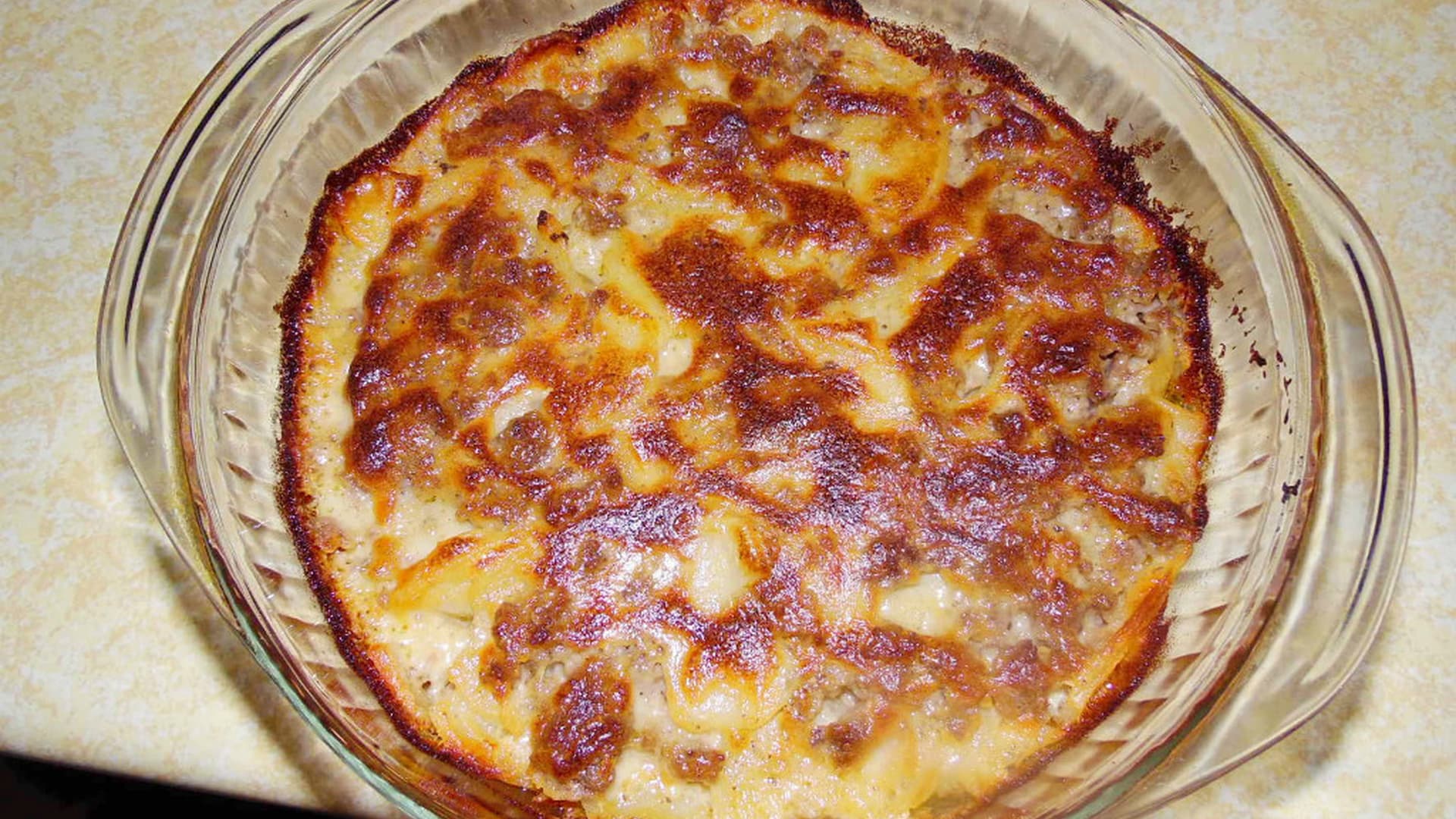 Au gratin potatoes with hamburger