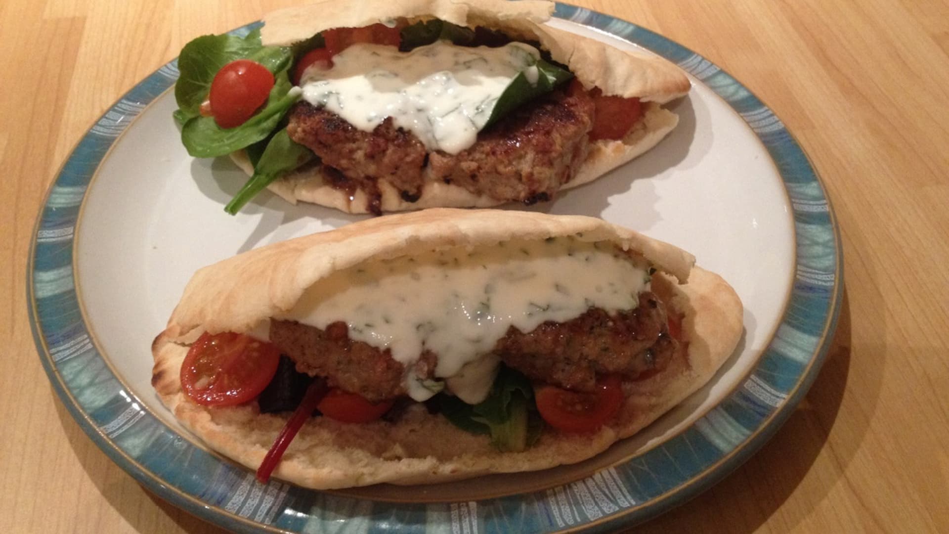 Lamb patties and mint yogurt sauce