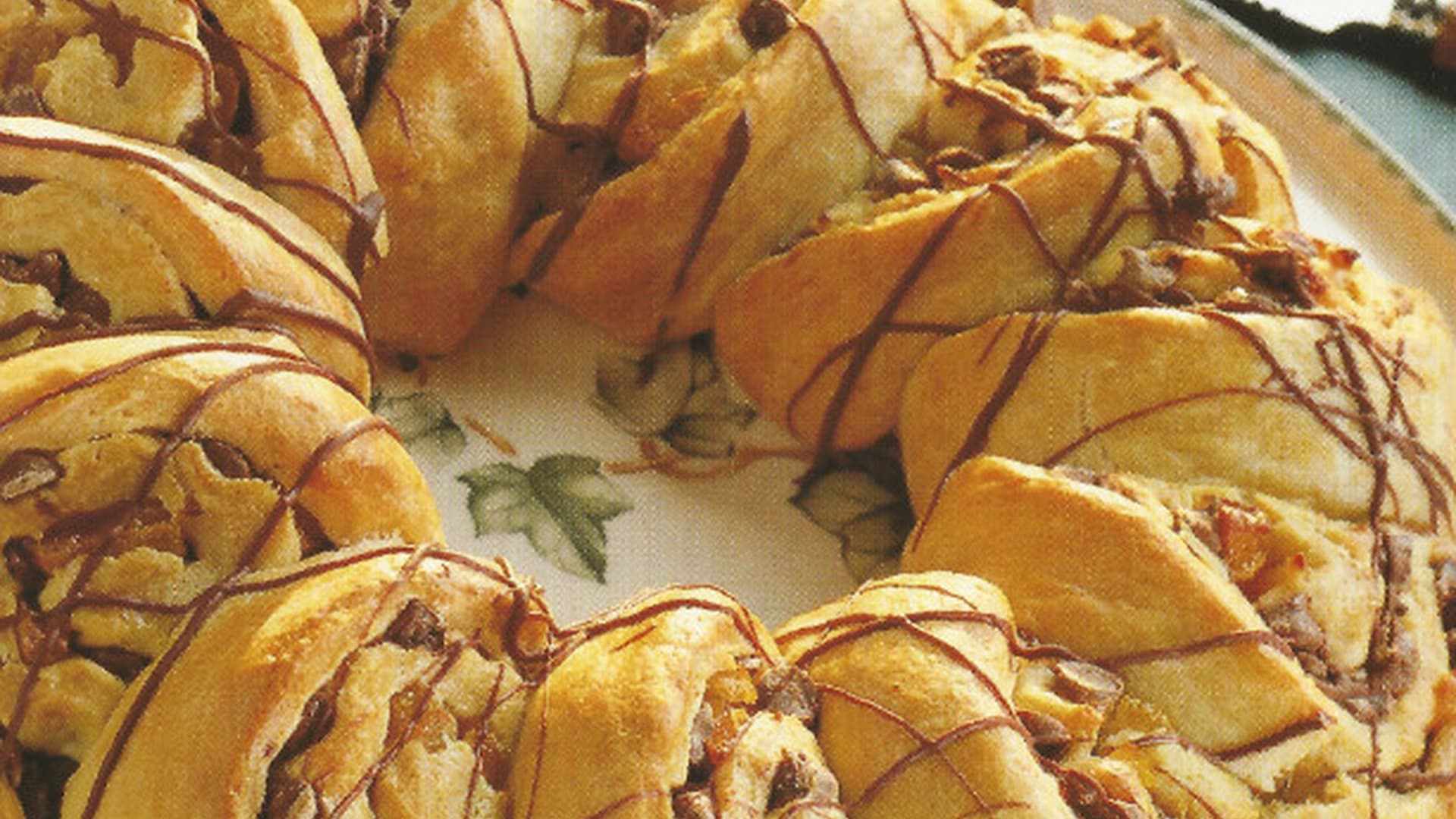 Apricot & Chocolate Ring