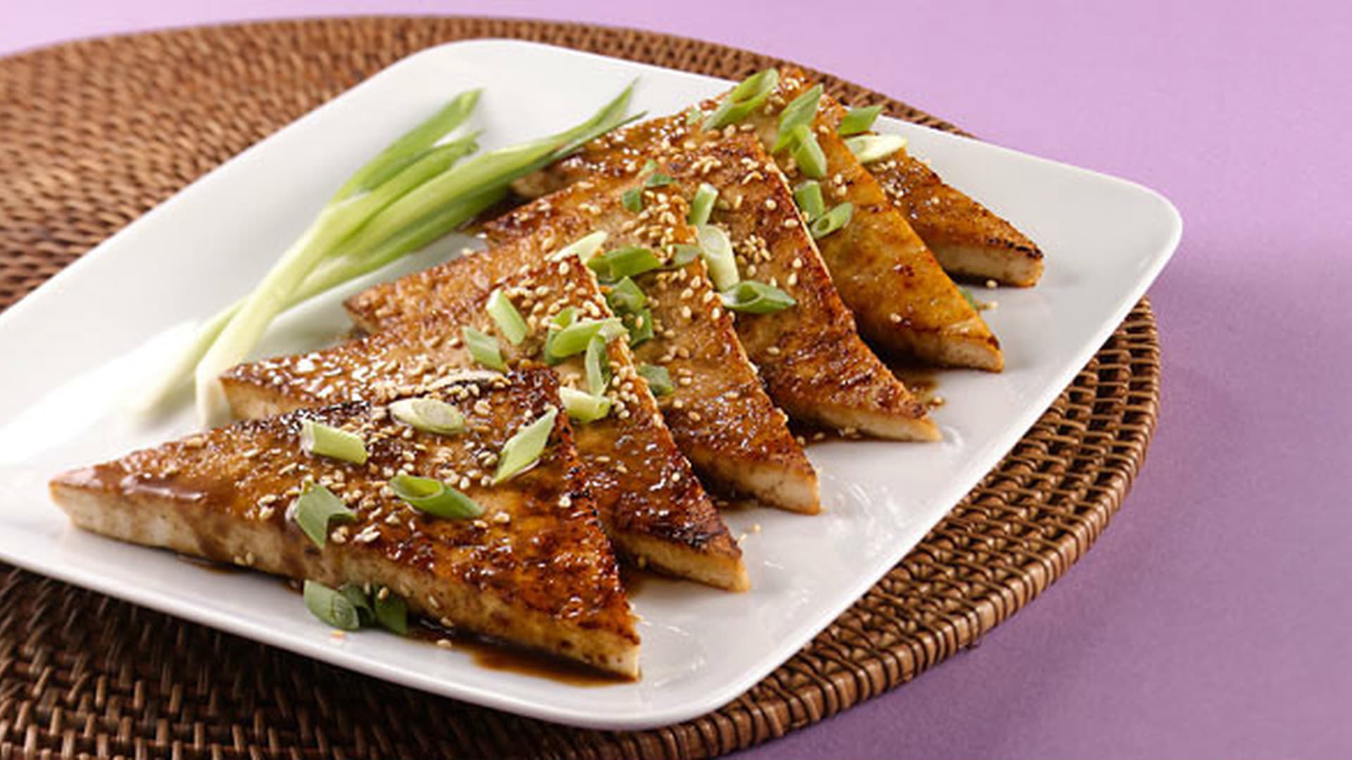 Tofu triangles with creamy peanut sauce