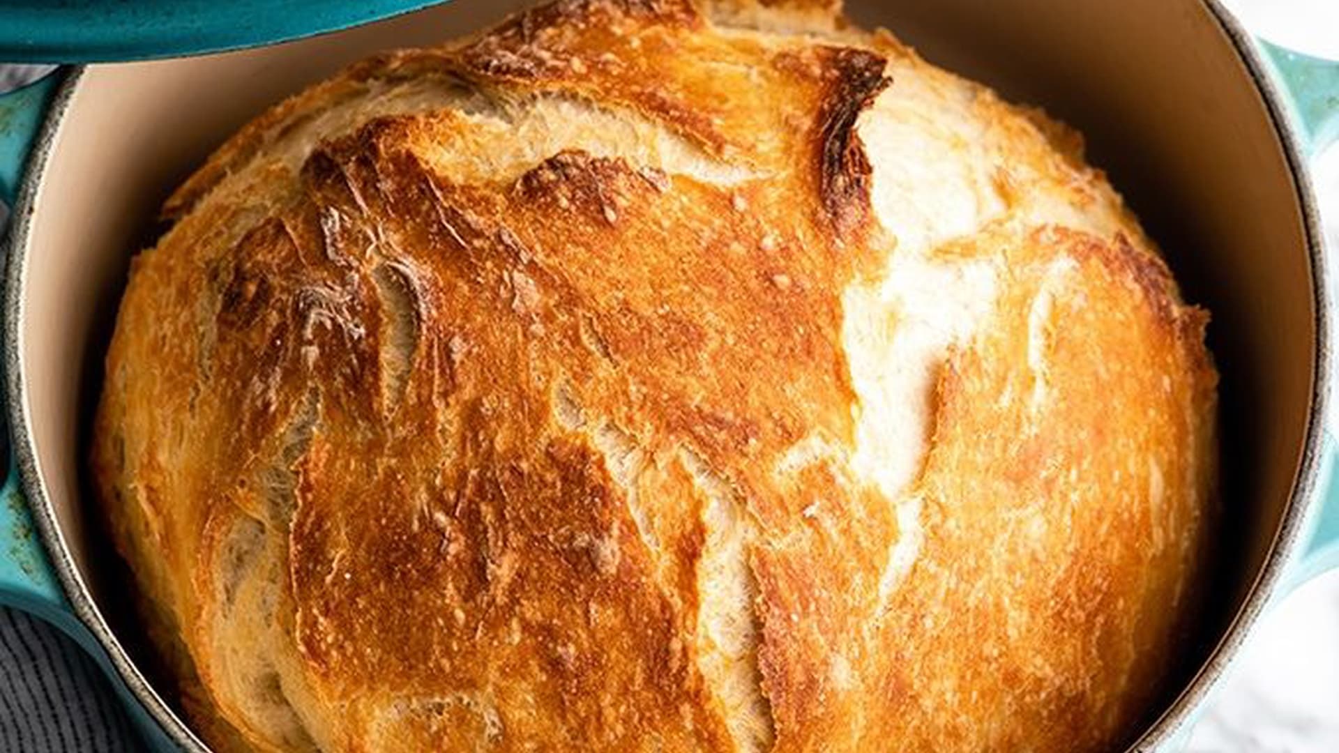 Easy No Knead Bread (Dutch Oven Bread)