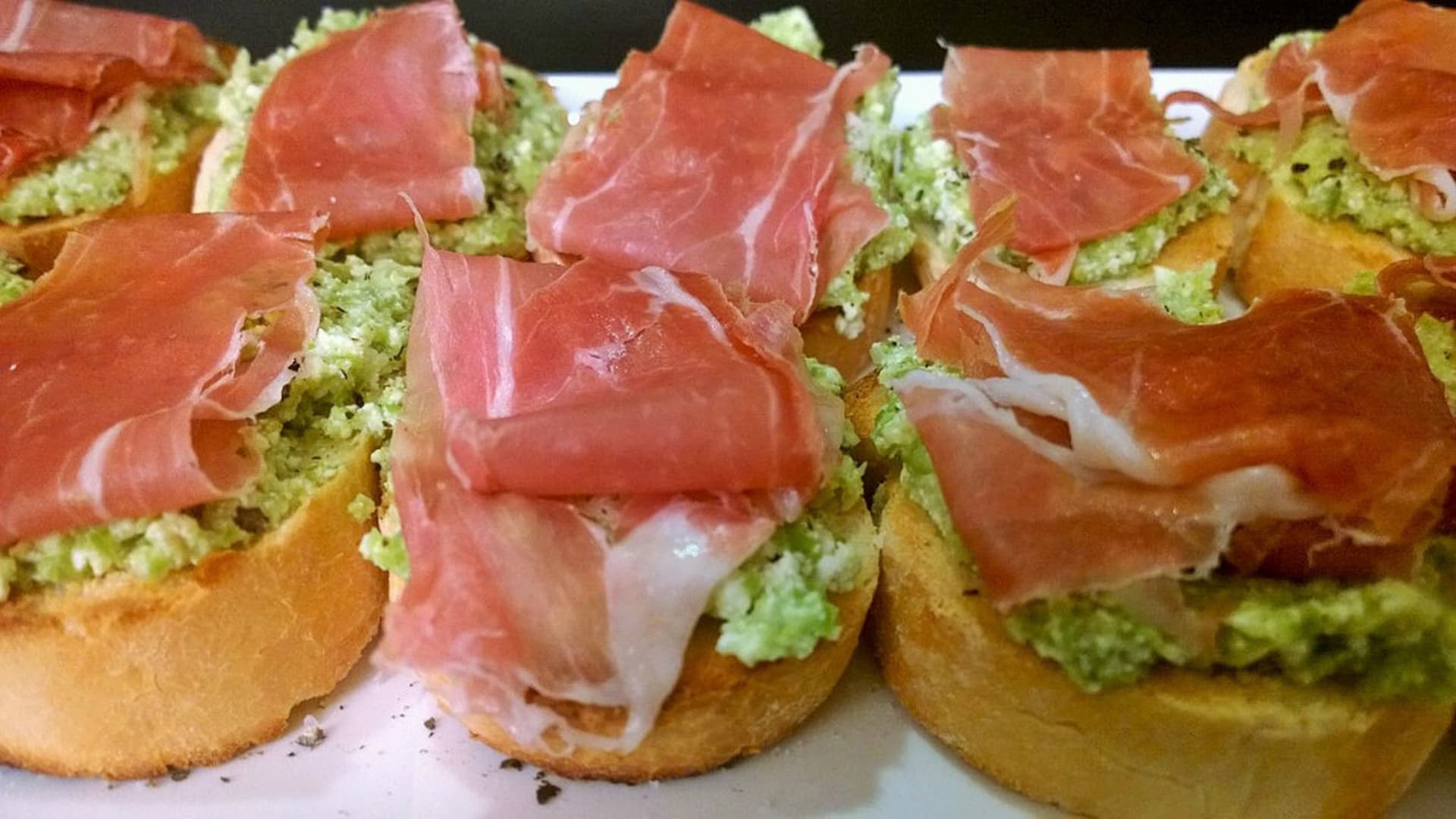 Asparagus & Prosciutto Toasts