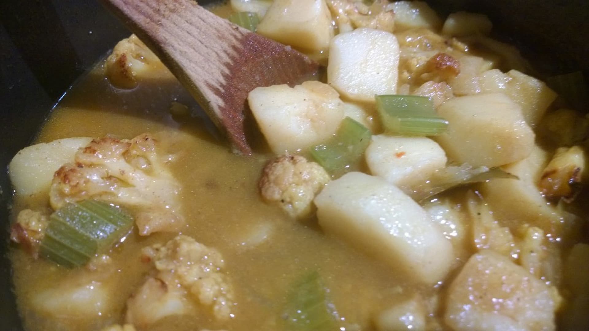 Roasted Cauliflower and Curry Soup