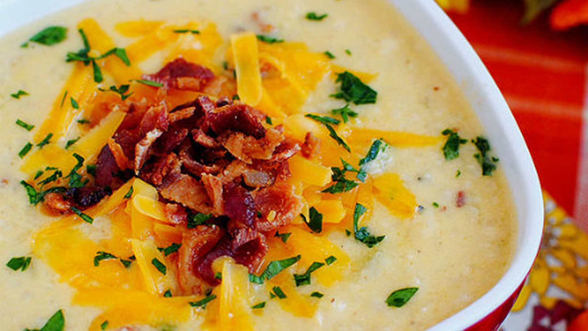 Bacon Cheddar Cauliflower Chowder