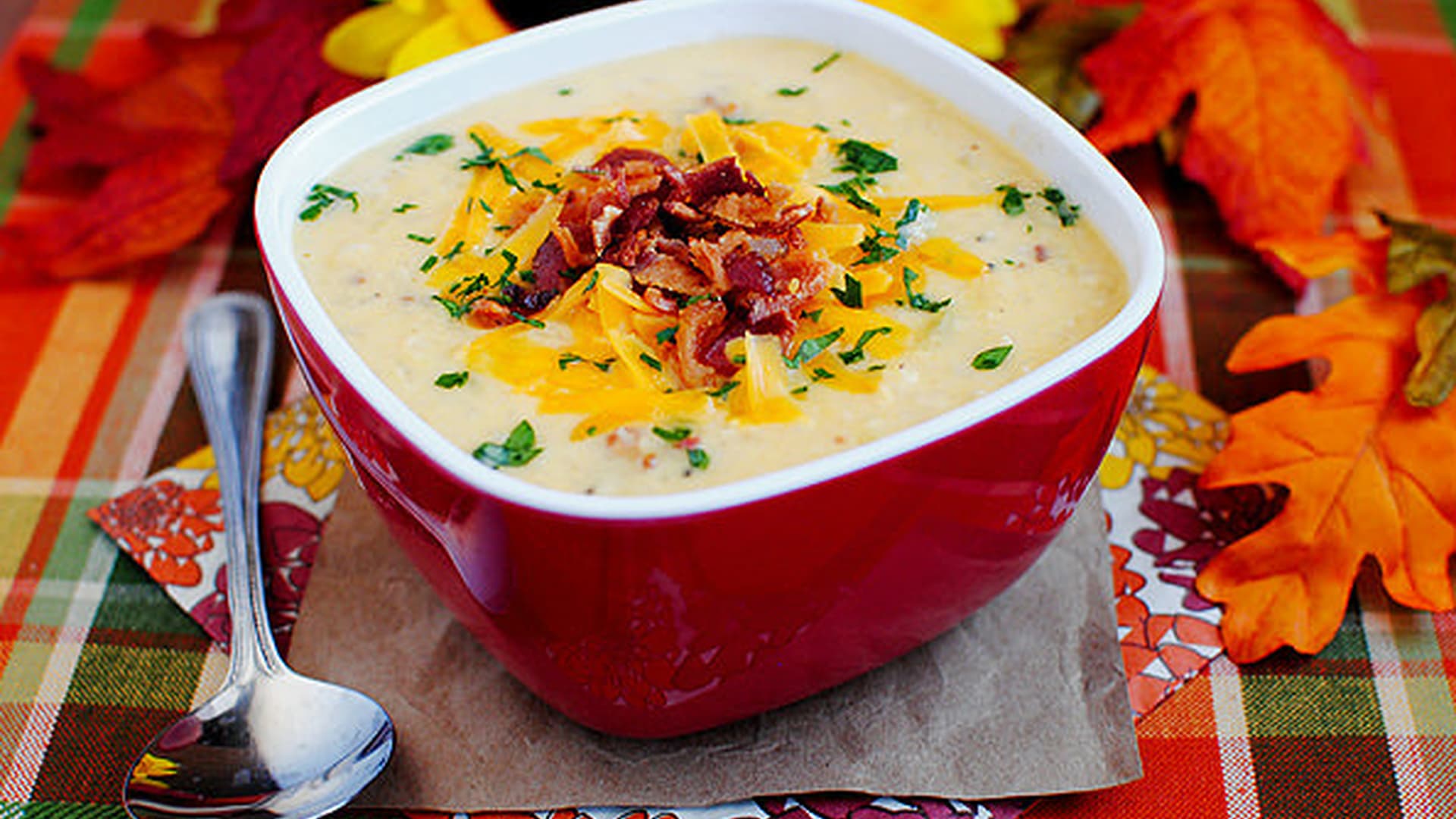 Bacon Cheddar Cauliflower Chowder