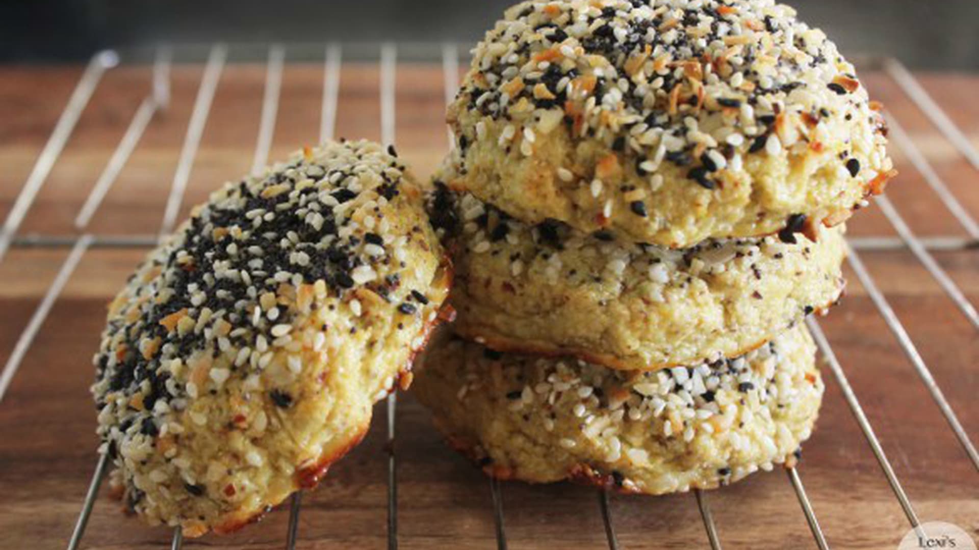 “Everything Bagel” Cauliflower Rolls